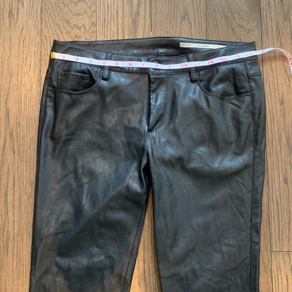 Zara Vegan Leather pants. Medium rise. Slim fit. US Ladies M (30 inch waist) - Picture 3 of 5